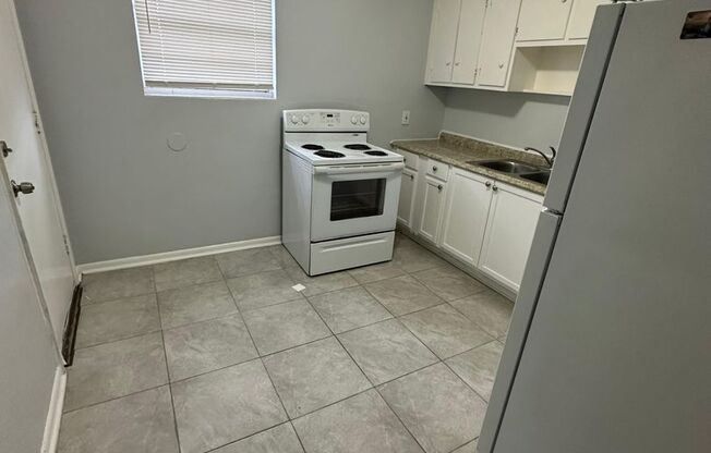 1305 W 6th St #1-4