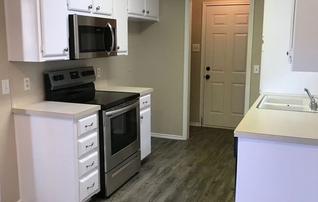 Clean, Beautiful, and spacious home! Pre-leasing for January 1st!