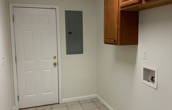 3 beds, 2 baths, $1,600