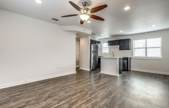 1 bed, 1 bath, 655 sqft, $1,200, Unit 204