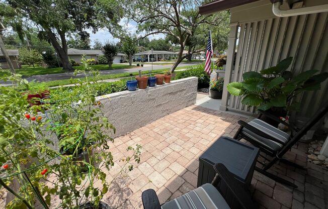Audubon Park 2/2 Corner Unit Villa with Lakefront Amenities!