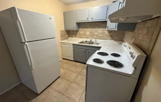 2 beds, 1 bath, 856 sqft, $1,095, Unit Unit I