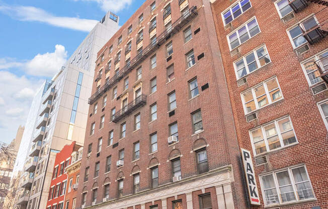 2 beds, 1 bath, $5,400, Unit 7D