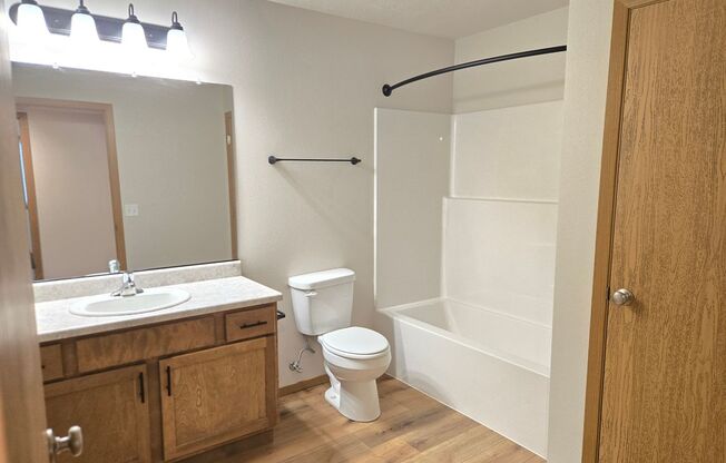 2 beds, 1 bath, 1,090 sqft, $1,230, Unit 3400 202