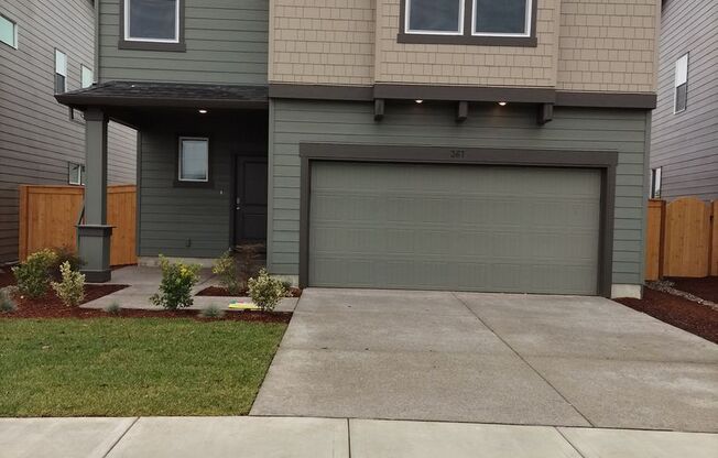 Newer home in NE Salem