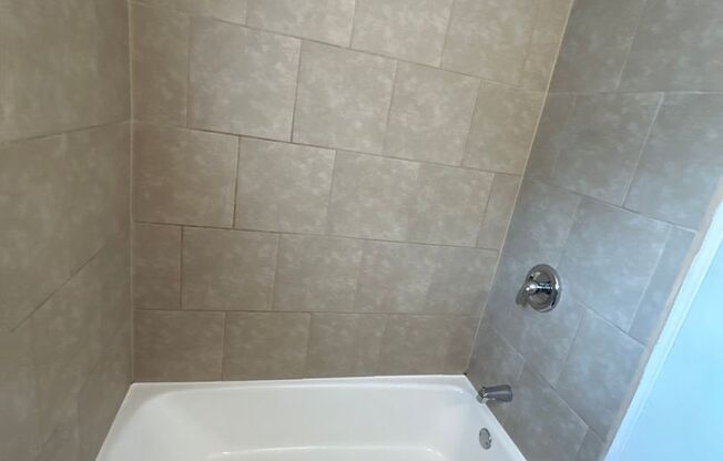 2 beds, 1 bath, 750 sqft, $1,095, Unit B10 1007 07