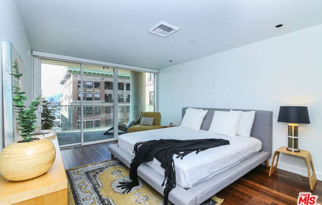 2 beds, 2.5 baths, 1,700 sqft, $5,250, Unit 10N
