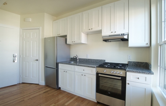 1 bed, 1 bath, 450 sqft, $2,700, Unit 10