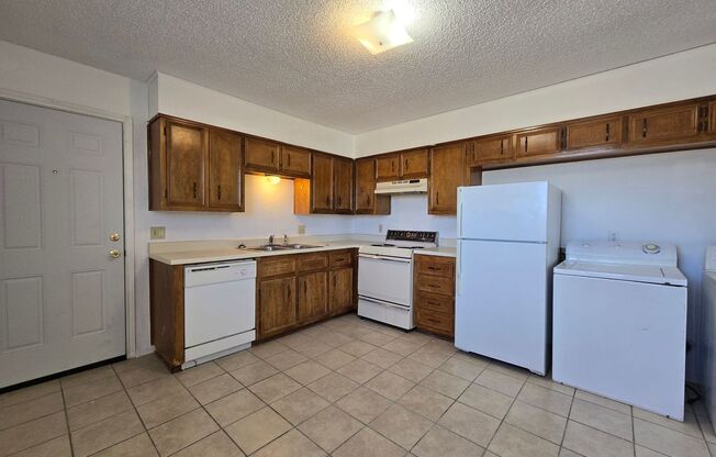 2 beds, 1 bath, $895, Unit 501 Northern Dove Lane - Unit C