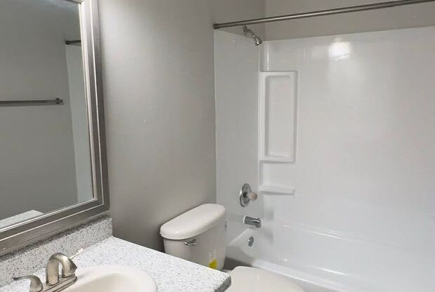 2 beds, 2 baths, 931 sqft, $1,123, Unit 02-0210