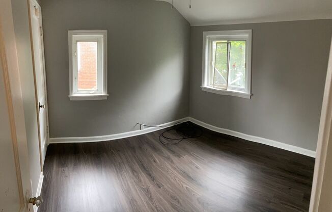 Cozy, Two Bed Available 7/15