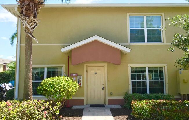 Nice single family located in Naples!3BR/2 and half Bath.Utilities included. Reserve now!