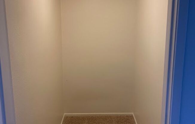 2 beds, 1 bath, $2,495, Unit 142