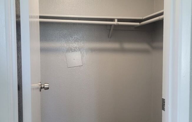 2 beds, 1 bath, 850 sqft, $1,575, Unit 1107 L6