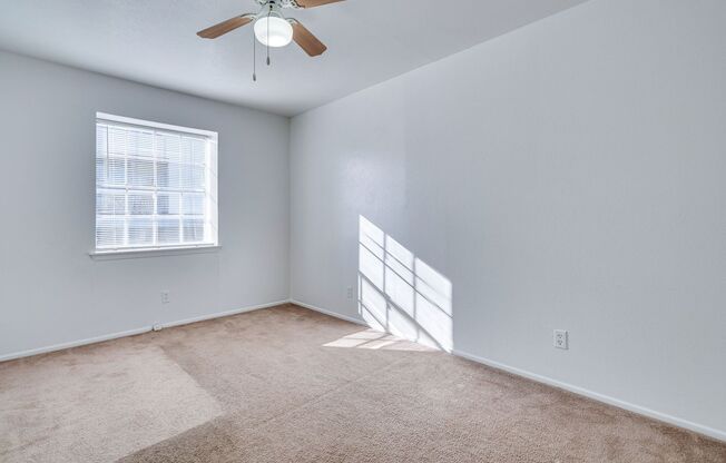 2 beds, 1 bath, 750 sqft, $1,100, Unit K706 - 307 - 107