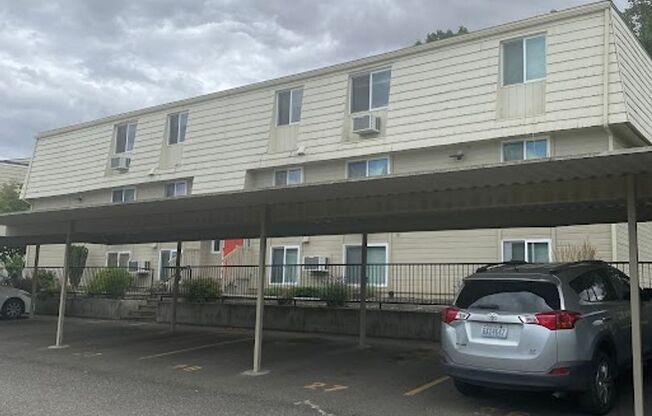 2 beds, 1 bath, 720 sqft, $1,020, Unit 29