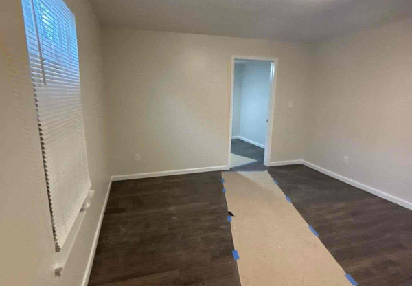 1426 HYDE PARK