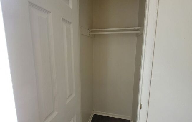 2 beds, 1 bath, 675 sqft, $675, Unit 441 Winfield-Unit 14