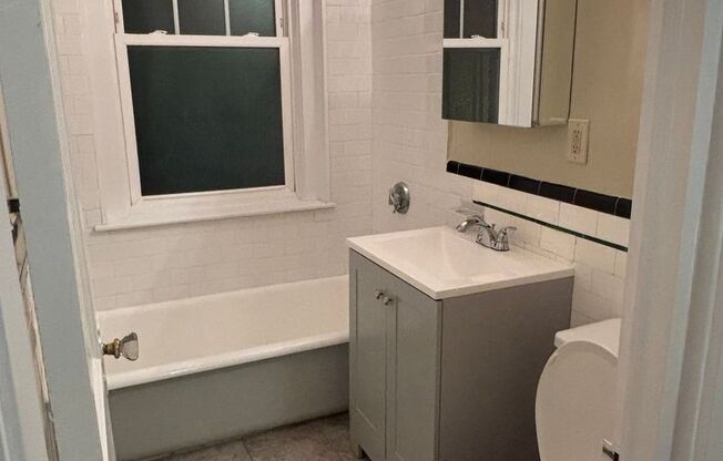 Studio, 1 bath, 421 sqft, $1,900, Unit 25