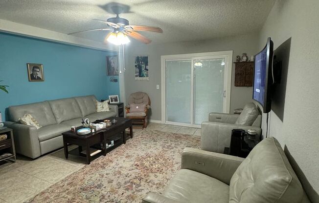 3 beds, 2 baths, $1,700, Unit UNIT B