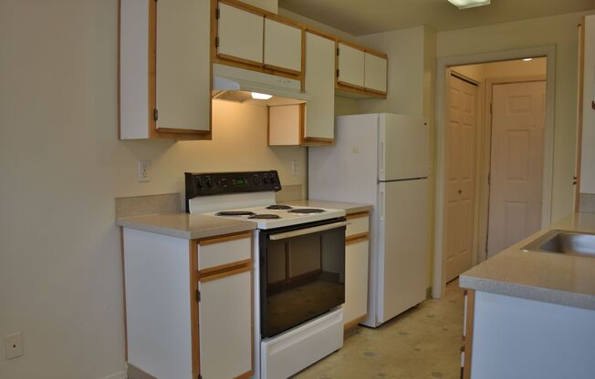 2 beds, 1 bath, 831 sqft, $1,395, Unit Gray 305