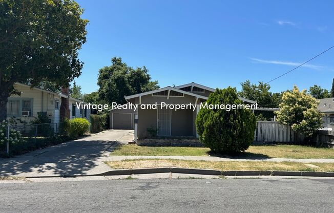 Updated Single Story 3 Bedroom Home That Is Ready To Go!!!