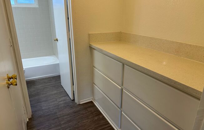 Studio, 1 bath, 400 sqft, $1,925, Unit 4916B