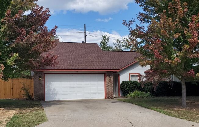 3 Bedroom 2 Bath home in Bentonville Schools Subdivision!!