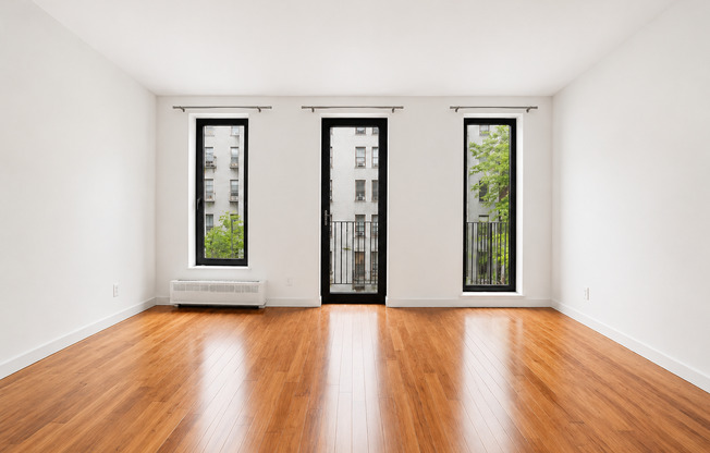 251 W 121 ST