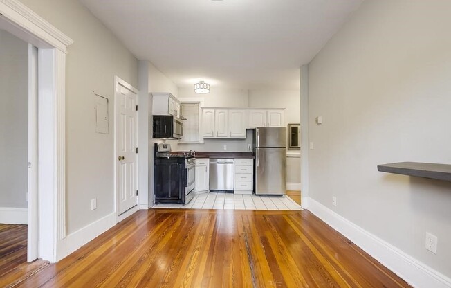 Studio, 1.5 baths, 410 sqft, $2,800, Unit 10