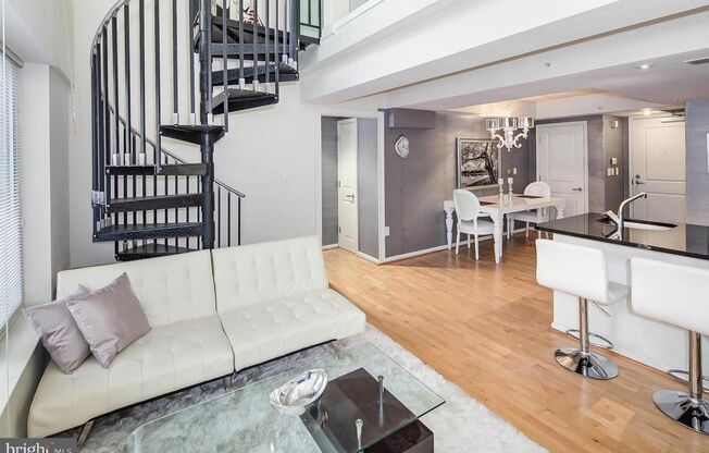 Available Now! Logan Circle! High End, 2 Bed, 2 Bath Loft Condo