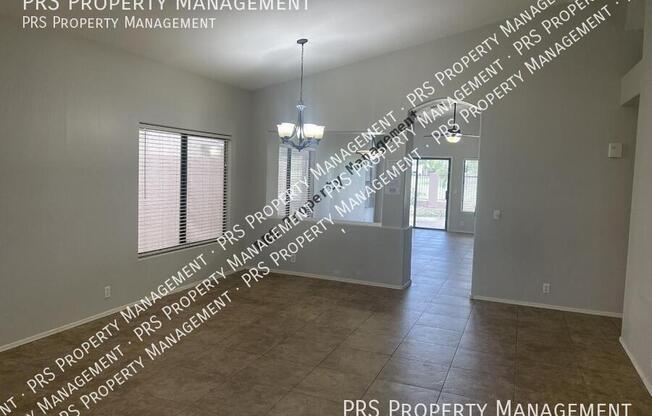 2152 W MYRTLE DR