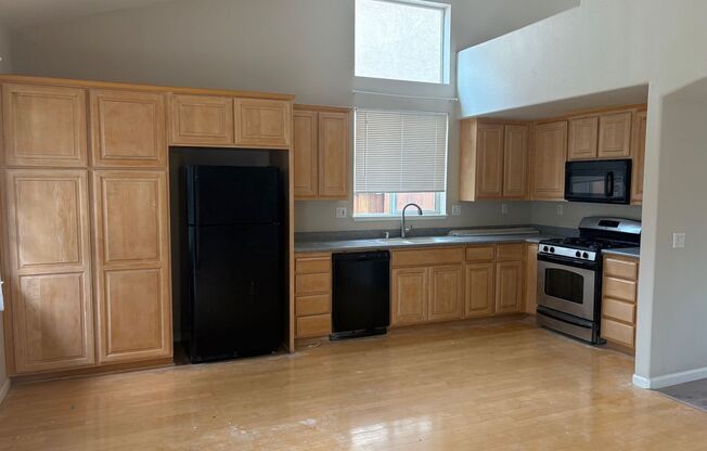 Close to ACE train, parks and school