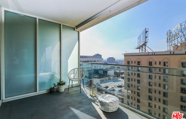 2 beds, 2.5 baths, 1,700 sqft, $5,250, Unit 10N