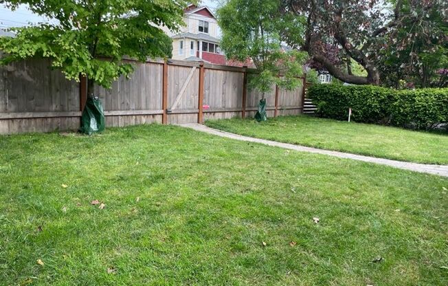 Beautifully remodeled home within minutes to Golden Garden and Shilshole Marina