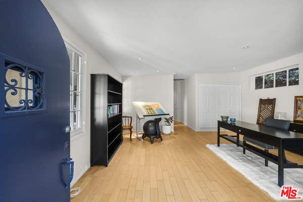 2377 N BEVERLY GLN BLVD