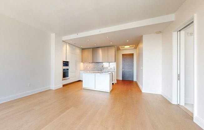 1 bed, 1 bath, 882 sqft, $6,500, Unit 4011