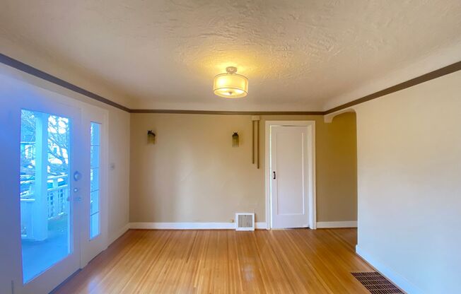 Great location! cute bungalow!