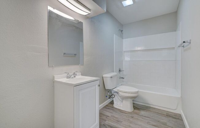 2 beds, 1 bath, 800 sqft, $810, Unit 18