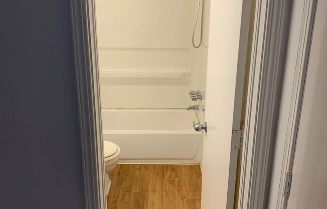 Studio, 1 bath, 550 sqft, $749