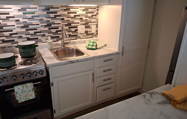 1 bed, 1 bath, 850 sqft, $1,195, Unit 249W