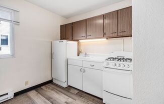 Studio, 1 bath, 325 sqft, $735, Unit 10