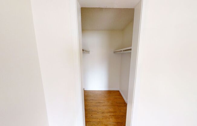 2 beds, 1 bath, 650 sqft, $725, Unit Unit 1