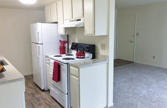 1 bed, 1 bath, 640 sqft, $1,425, Unit 77