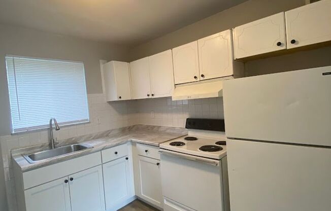 $200 Off 1ST Month Rent May Special! Freshly updated 2-bedroom apartment in Florissant!