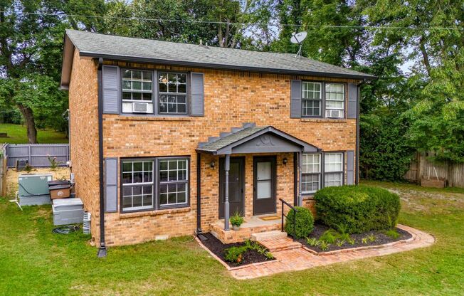 Awesome 2BE/1.5BA duplex in fantastic location in Nashville!