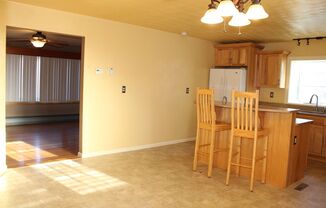 5 beds, 2 baths, $1,675