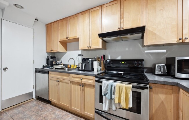 2 beds, 1 bath, 800 sqft, $3,700, Unit 1A
