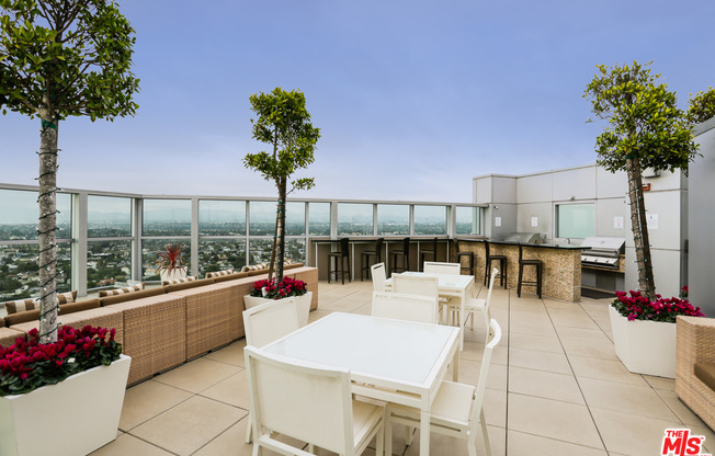 1 bed, 1 bath, 946 sqft, $3,950, Unit 614
