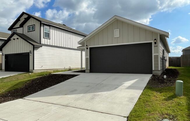 Beautiful 3 bedroom, 2 bathroom home in New Braunfels!